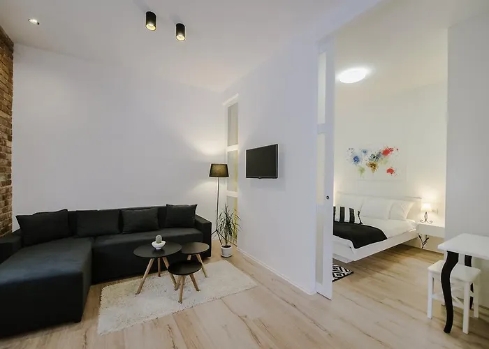 Apartment British Square With Parking